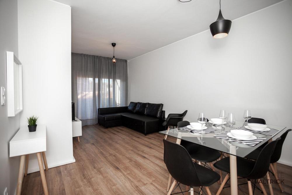 Downtown 3 Bedroom With Balcony - Quiet Street - Family Friendly - Groups Porto Exteriér fotografie