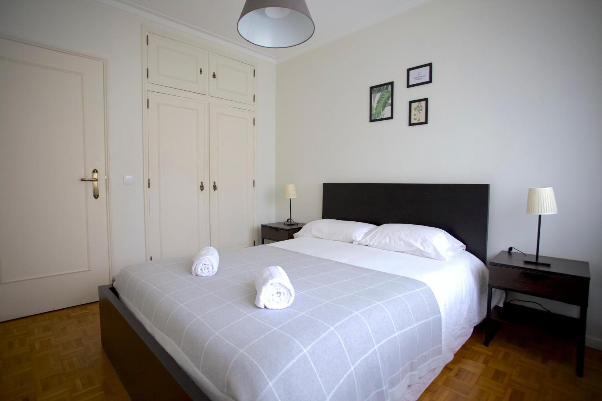 Downtown 3 Bedroom With Balcony - Quiet Street - Family Friendly - Groups Porto Exteriér fotografie