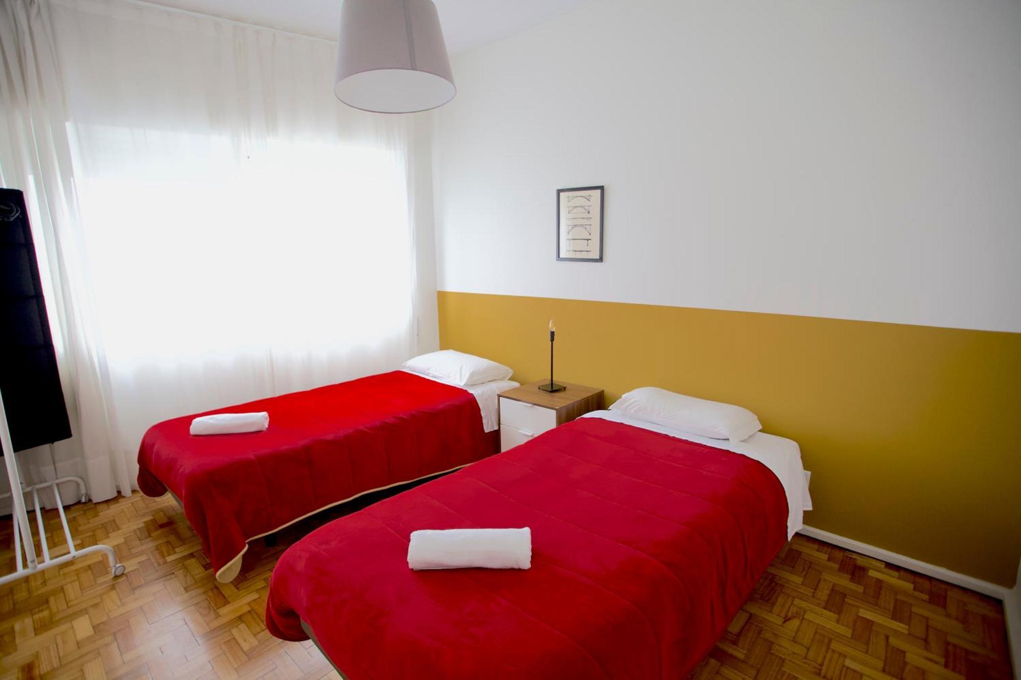 Downtown 3 Bedroom With Balcony - Quiet Street - Family Friendly - Groups Porto Exteriér fotografie
