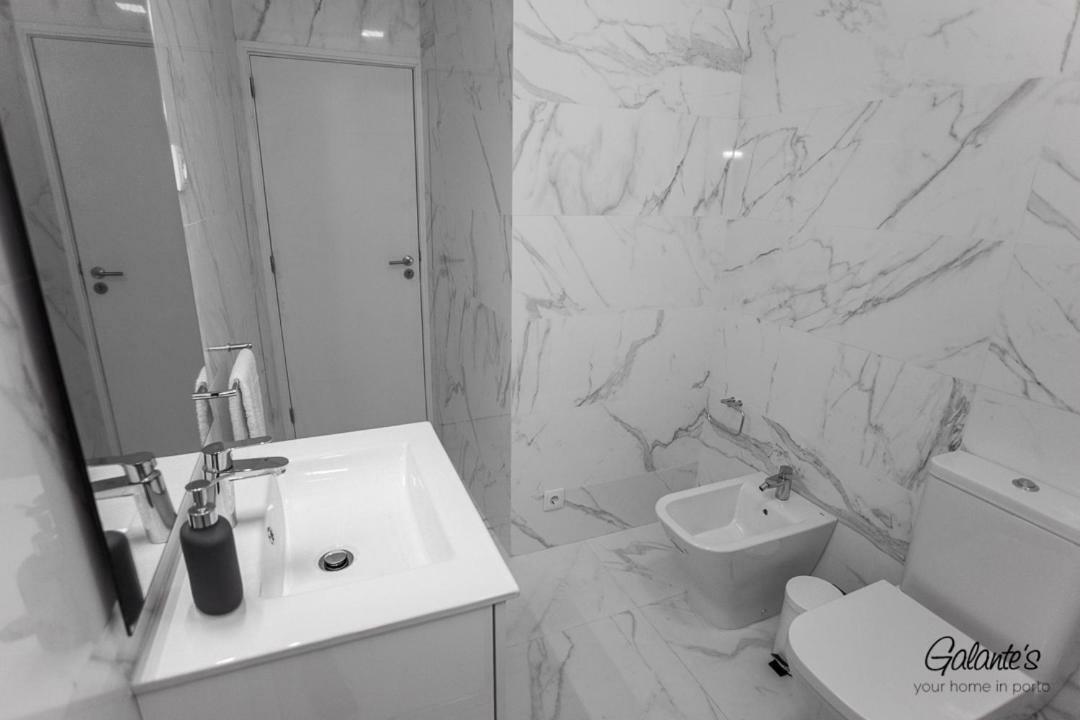 Downtown 3 Bedroom With Balcony - Quiet Street - Family Friendly - Groups Porto Exteriér fotografie